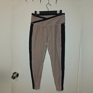 Beyond Yoga NWOT Colorblock Spacedye Chai And Black Crossover Waist Leggings